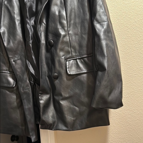 Missguided sz.US 8 Black Faux Leather Blazer - Picture 4 of 10